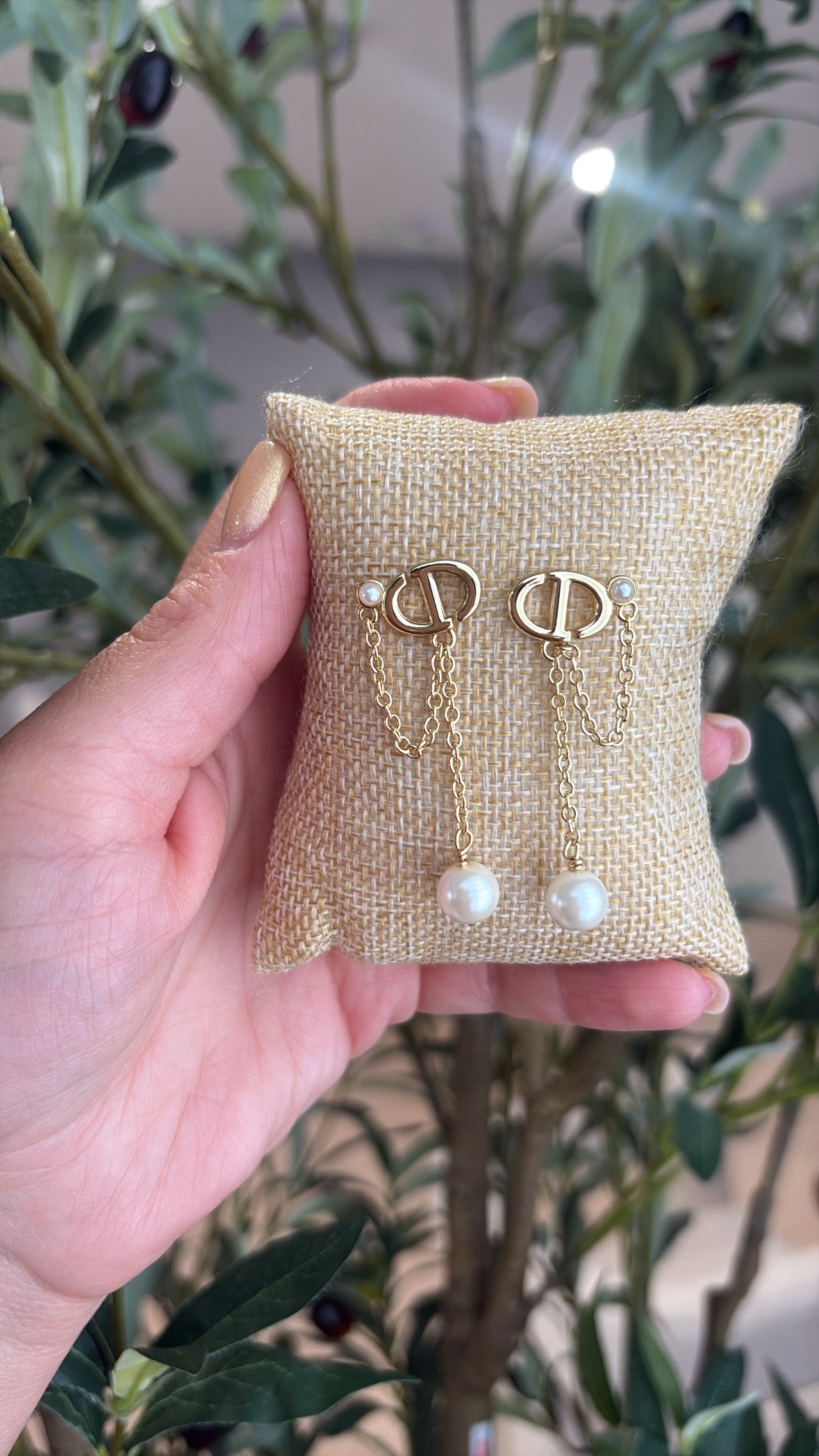Dio pearl earings