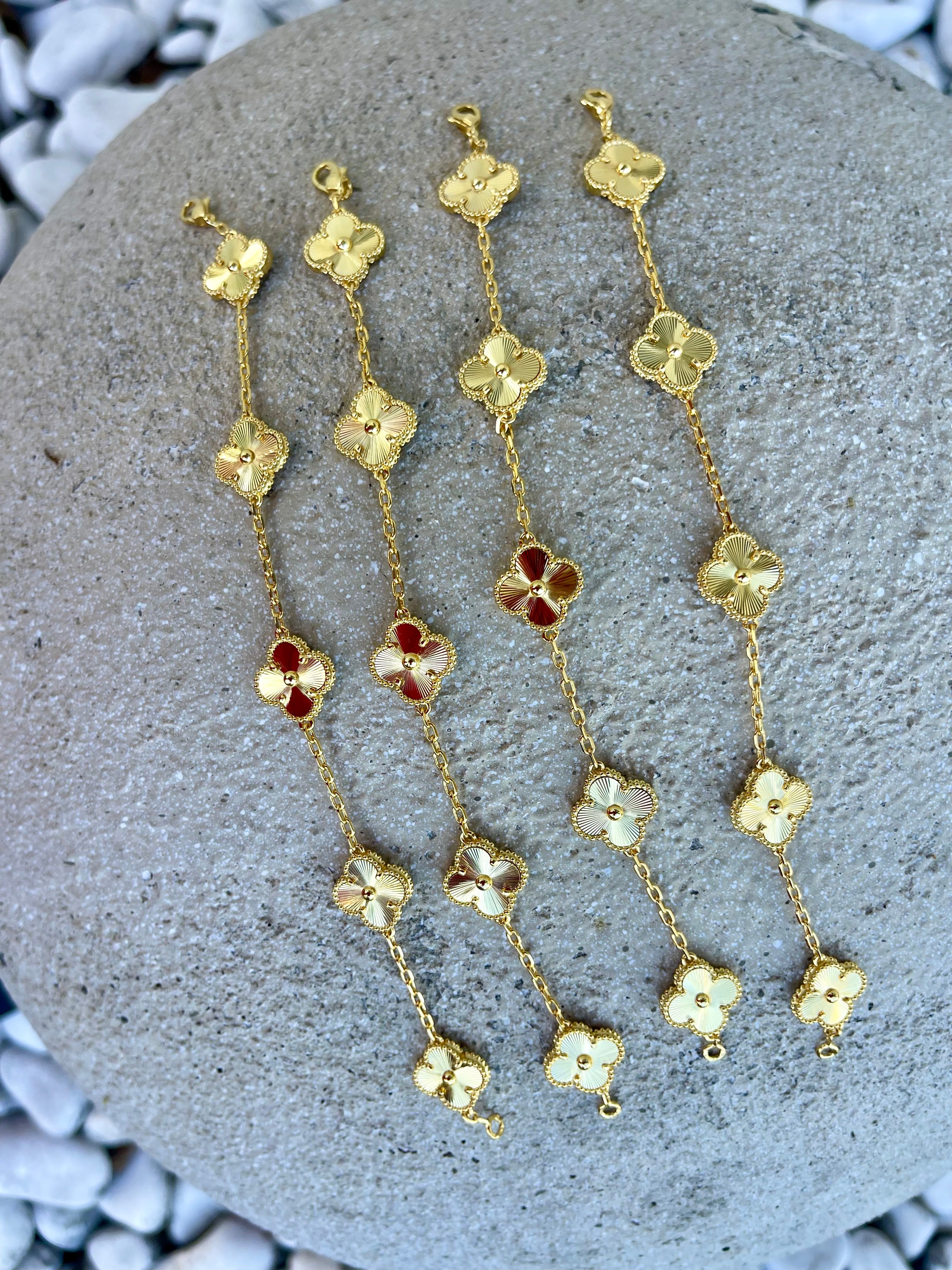 Gold van bracelets