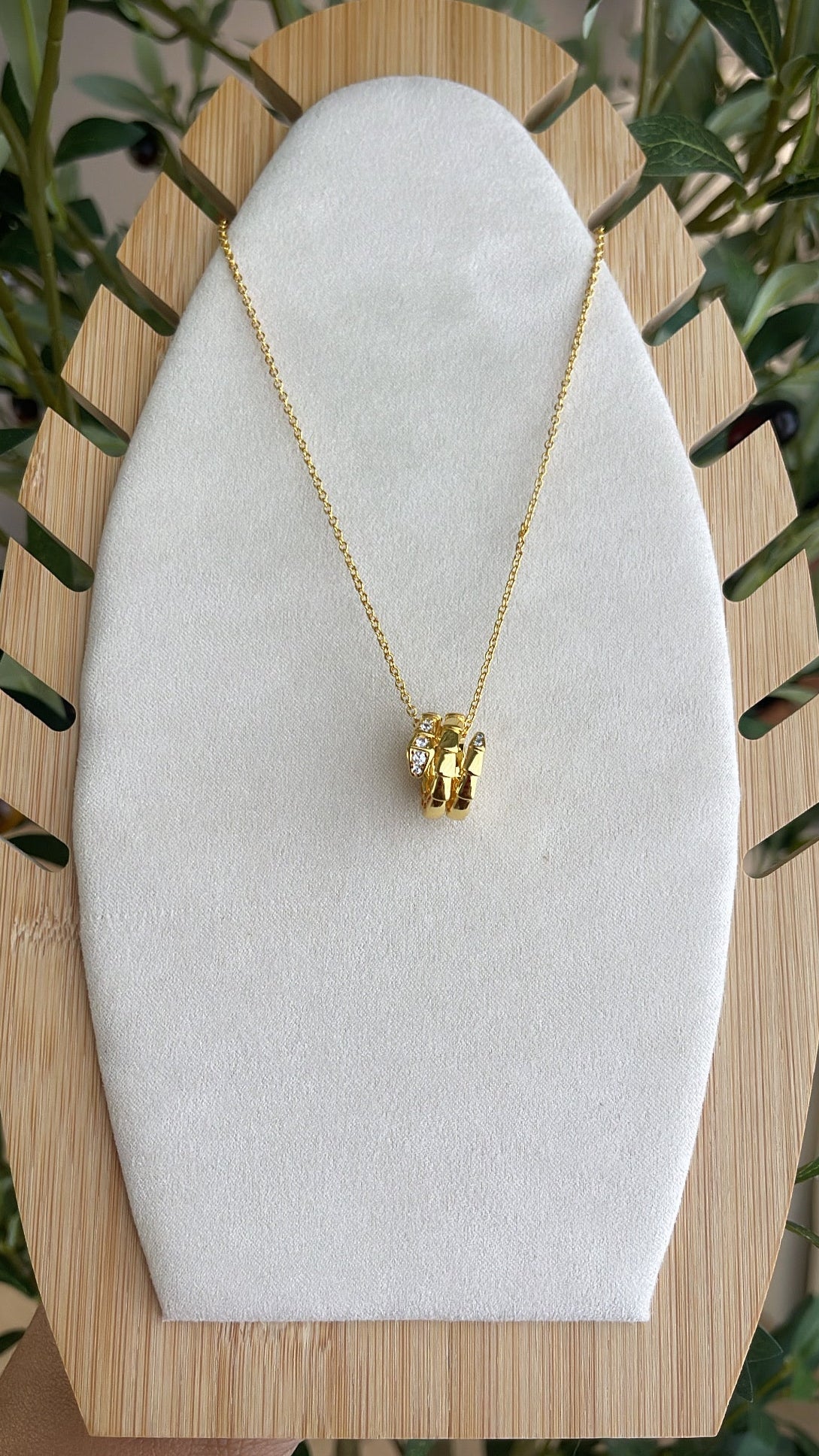 Snake blv necklace