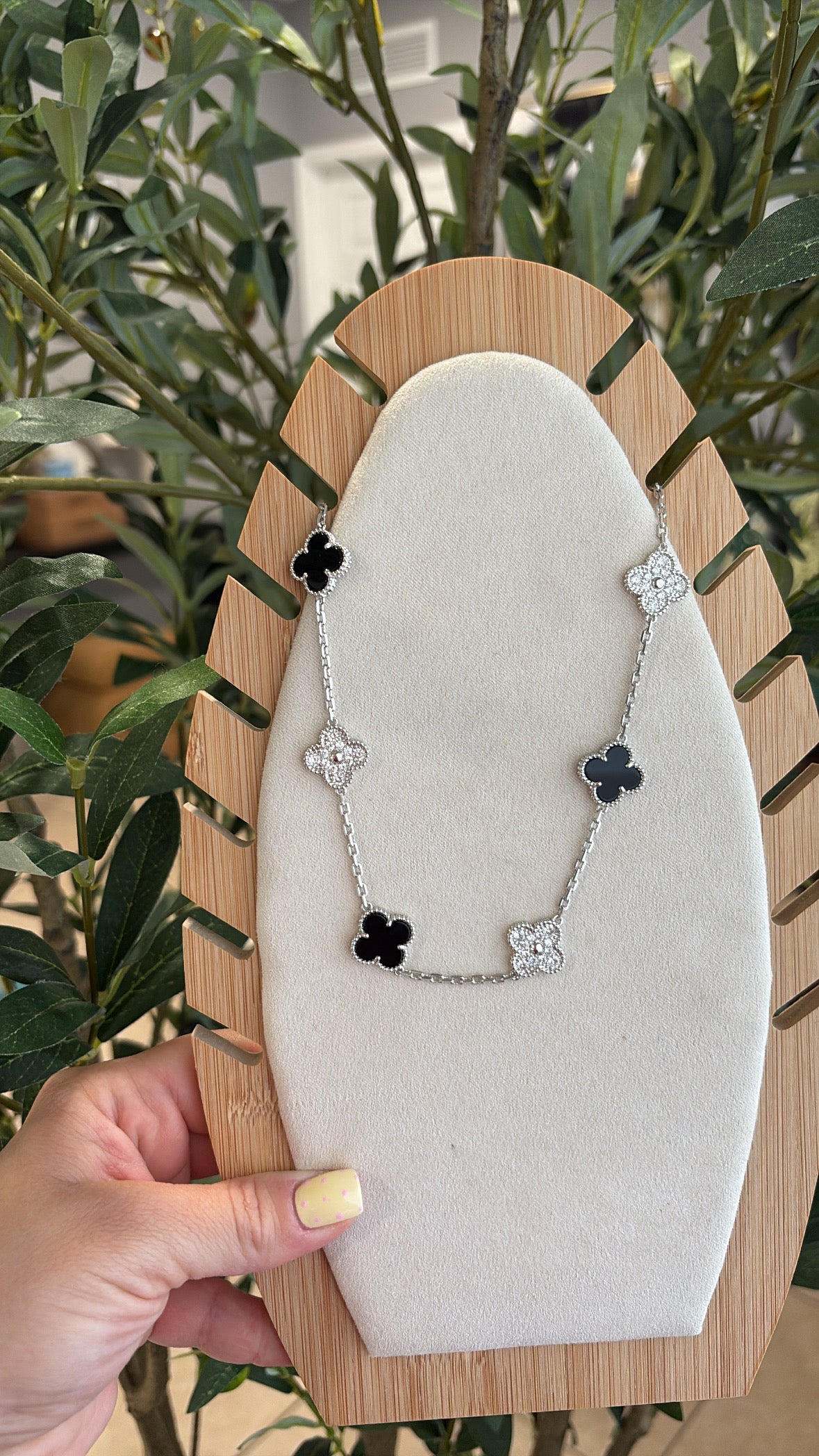 Van balck/silver necklace