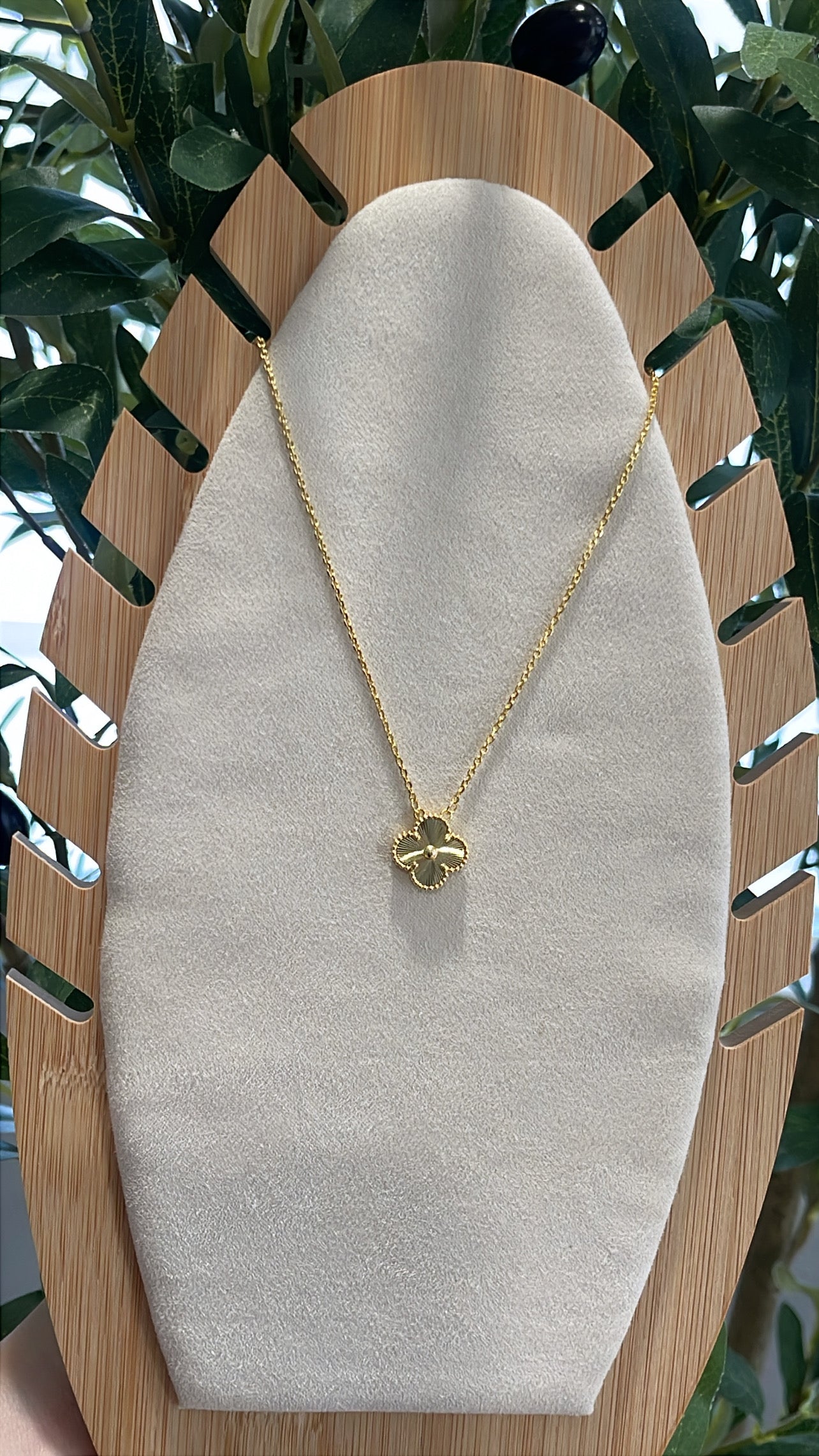 Gold van necklace