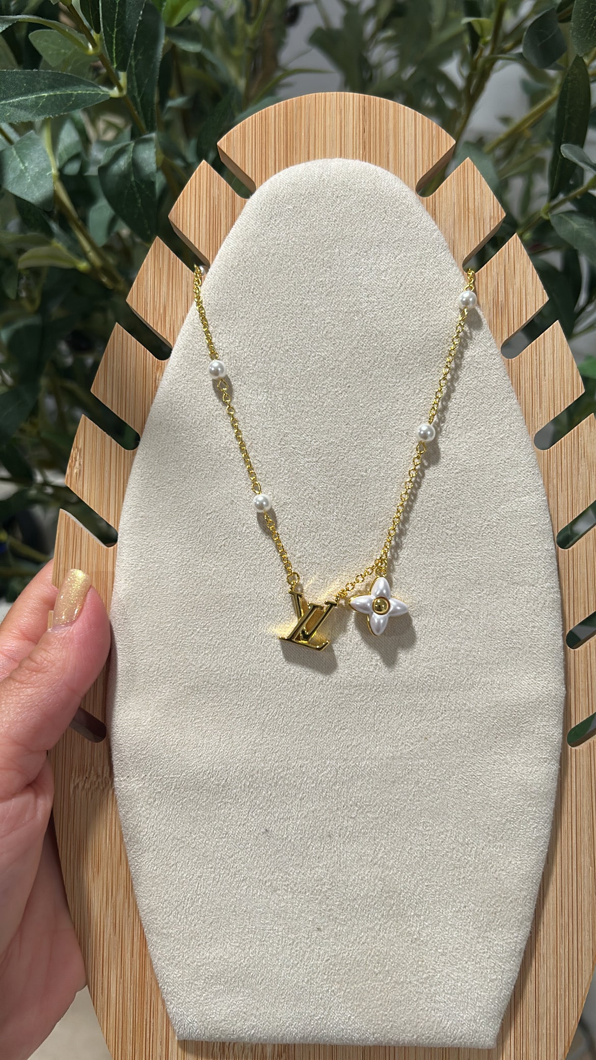 Lv flower necklace