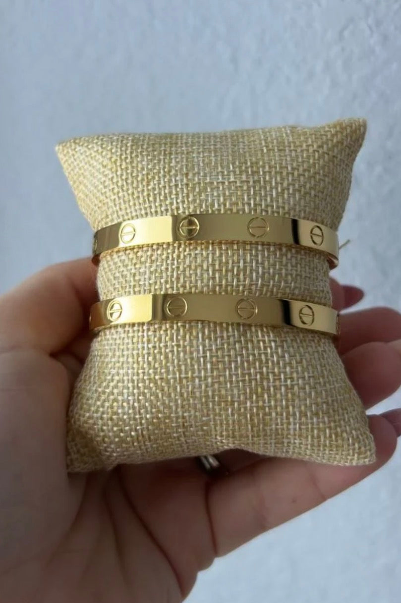 Carti gold bangles