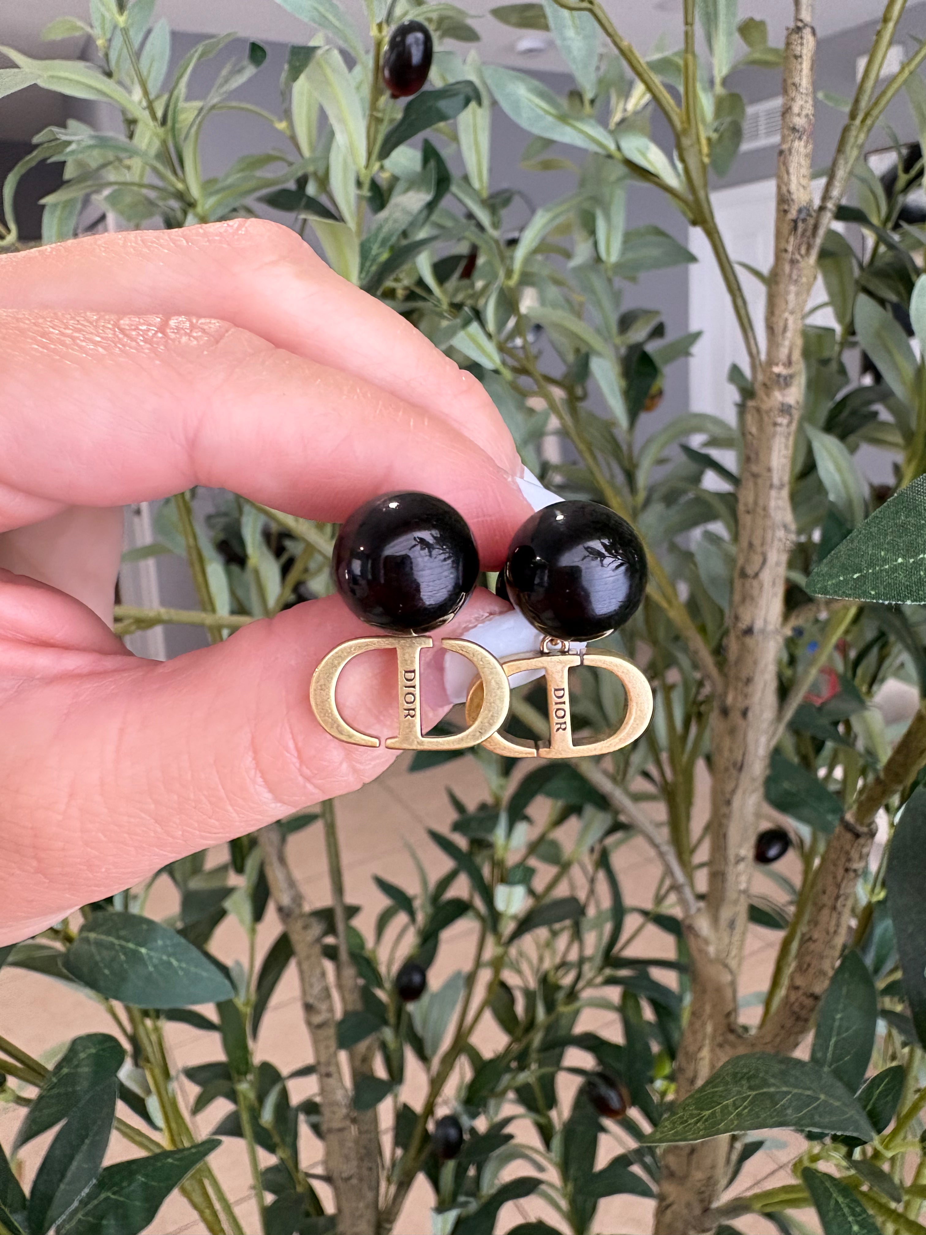 Cd black earrings