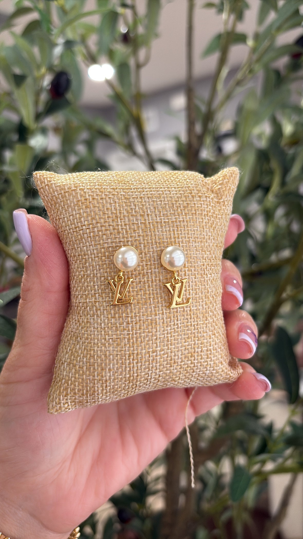 Lv pearl earrings