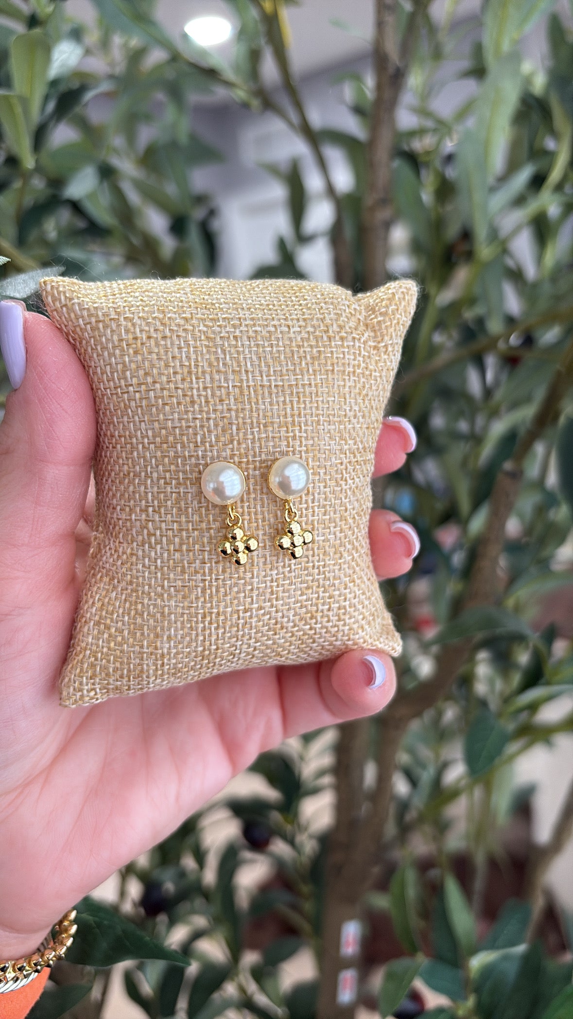 Pearl lv flower earrings